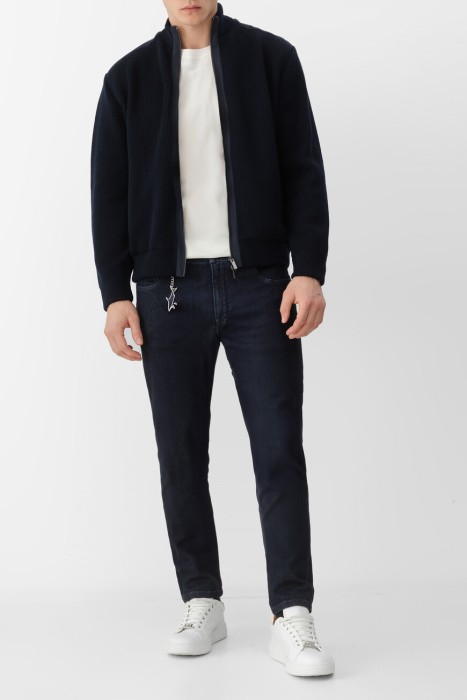 джинсы  из хлопка спереди