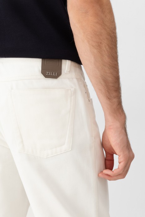 Товар белого цвета с внутренней стороны