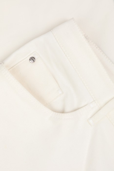 джинсы  универсального стиля с лицевой стороны