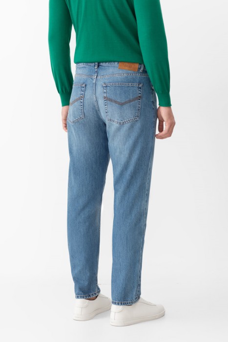 джинсы  по цене 67200 руб вид справа