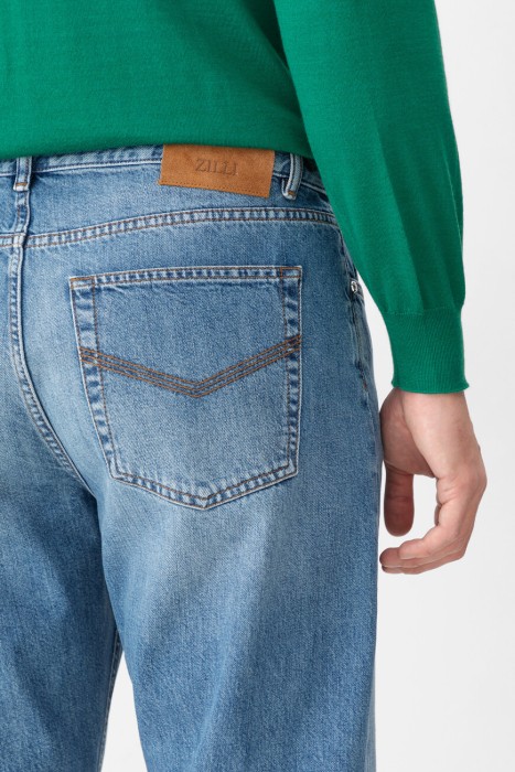 Товар синего цвета с внутренней стороны