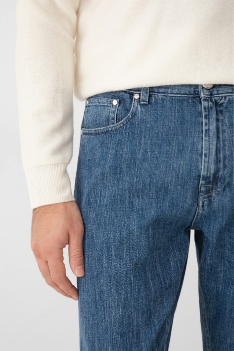 Товар синего цвета с внутренней стороны