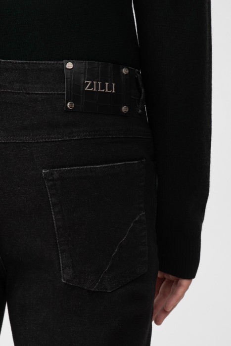 Товар черного цвета с внутренней стороны