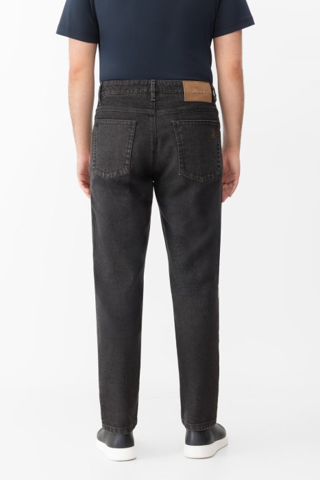 джинсы  по цене 79200 руб вид справа