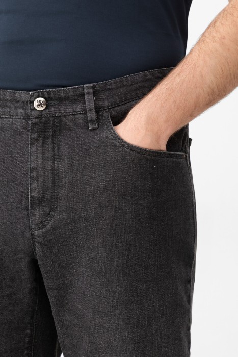 джинсы  из хлопка спереди