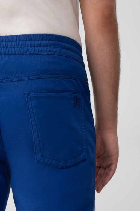 Товар синего цвета с внутренней стороны