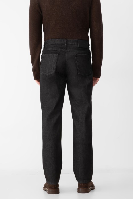 джинсы  по цене 59000 руб вид справа