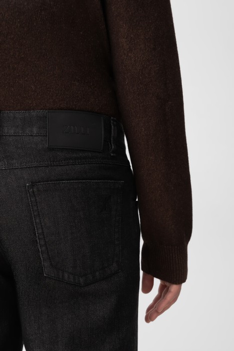 Товар черного цвета с внутренней стороны