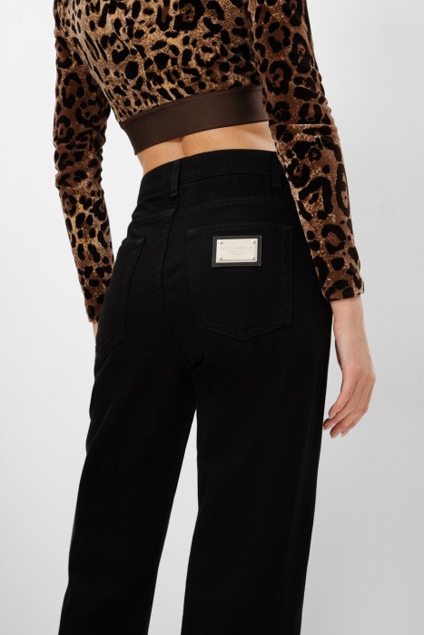 Товар черного цвета с внутренней стороны