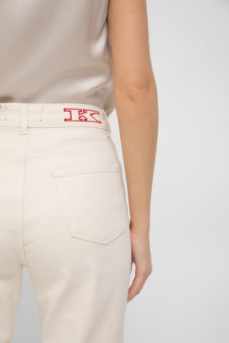 Товар кремового цвета с внутренней стороны