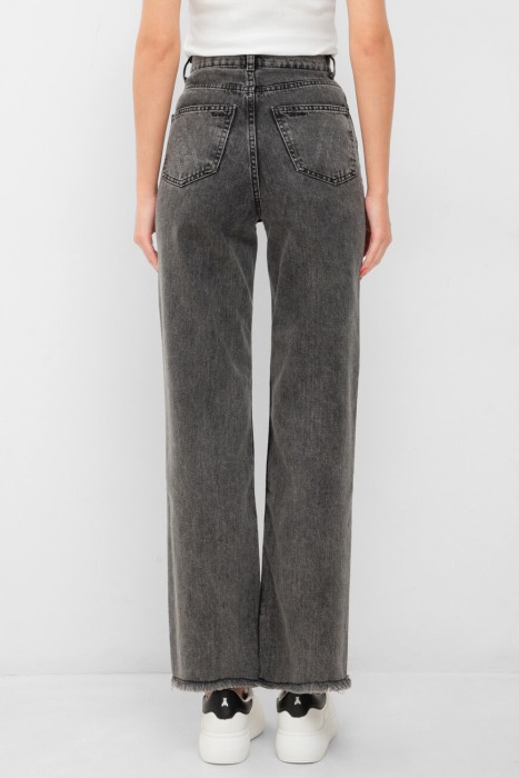 джинсы  по цене 6500 руб вид справа