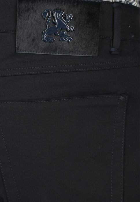 джинсы  из проверенных материалов спереди