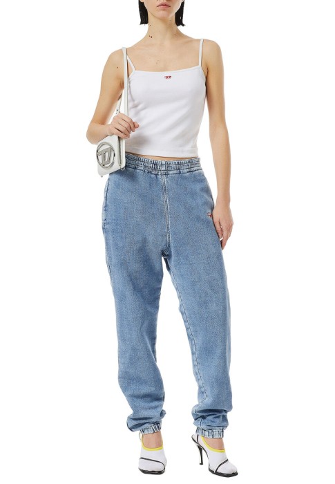 джинсы  по цене 22330 руб вид справа