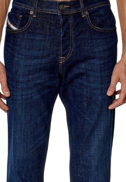 джинсы  из проверенных материалов спереди