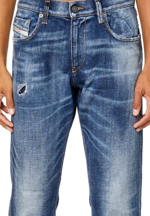 джинсы  из проверенных материалов спереди