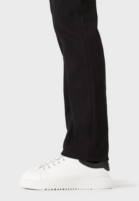 Товар черного цвета с внутренней стороны