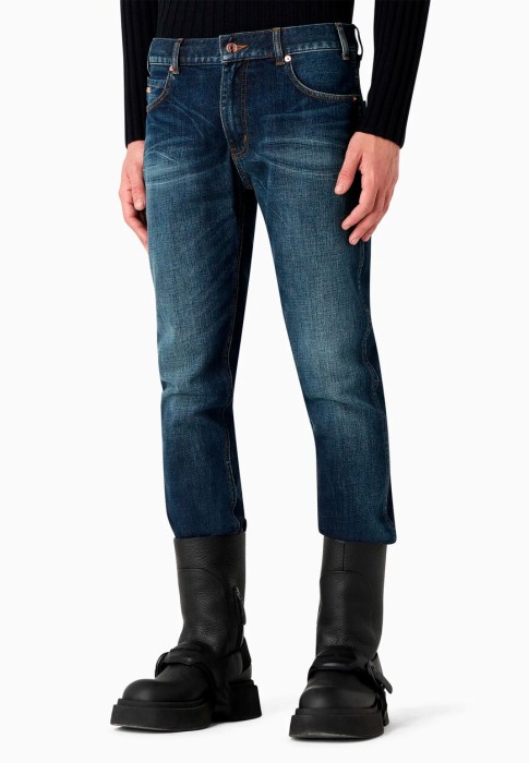 Товар синего цвета с внутренней стороны