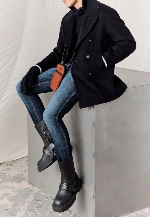 джинсы  универсального стиля с лицевой стороны