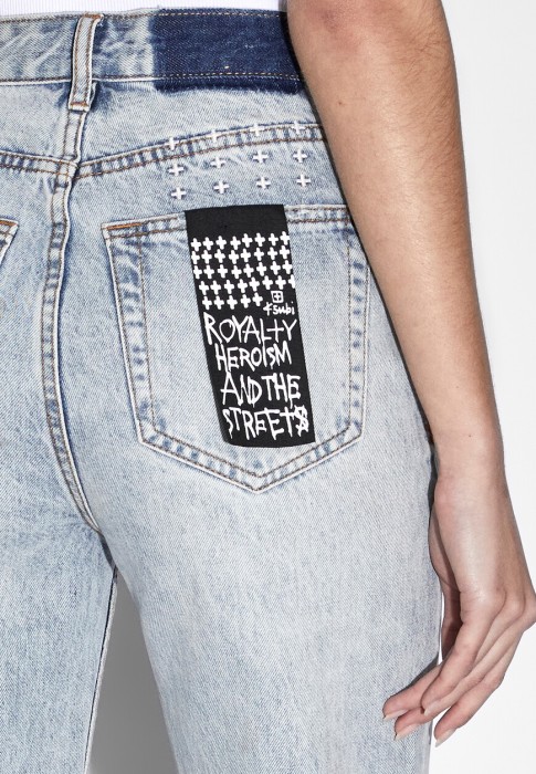 джинсы  из проверенных материалов спереди