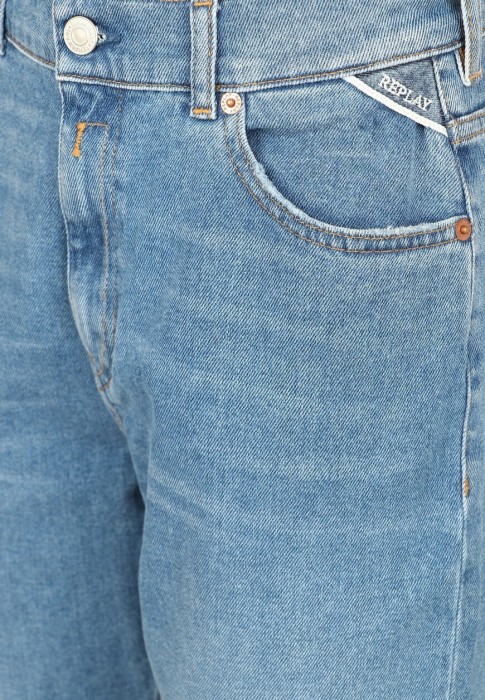 джинсы  из проверенных материалов спереди