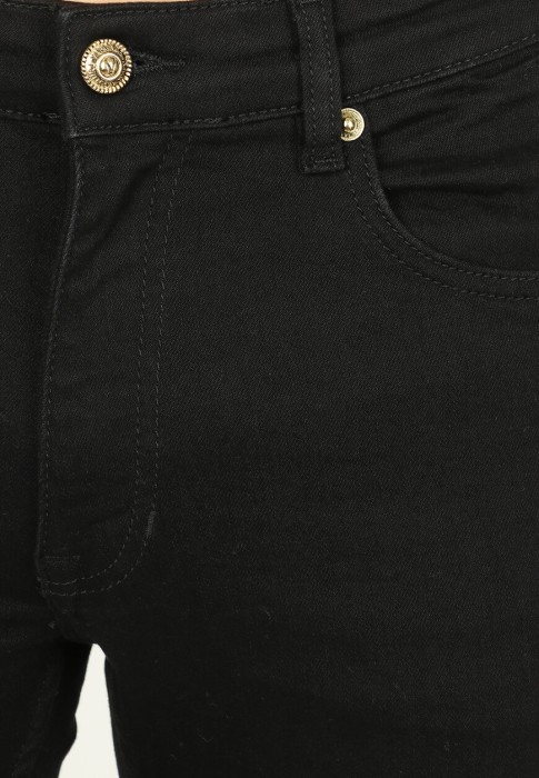 Товар черного цвета с внутренней стороны