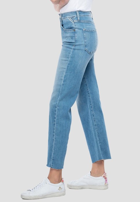 Товар синего цвета с внутренней стороны