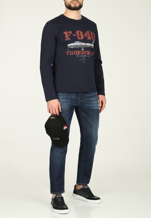 джинсы  по цене 39900 руб вид справа