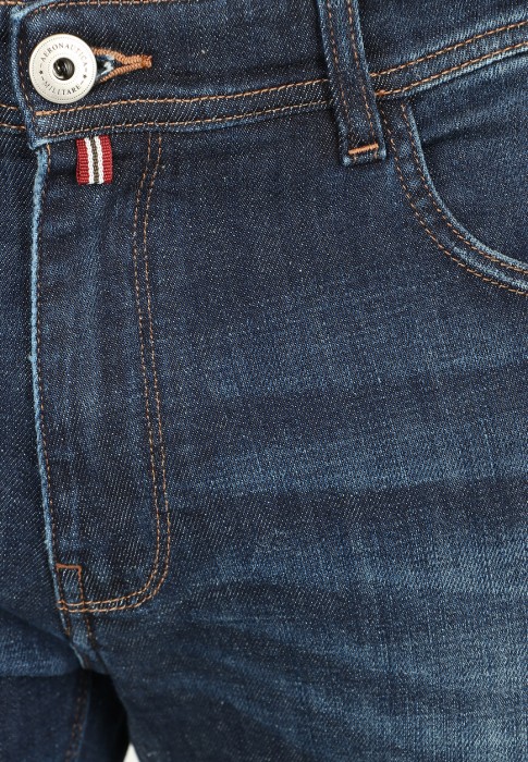 Товар синего цвета с внутренней стороны