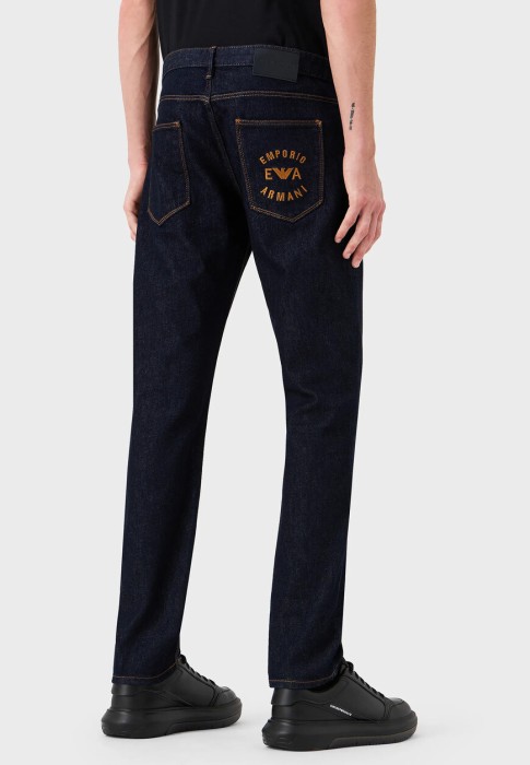 Товар синего цвета с внутренней стороны