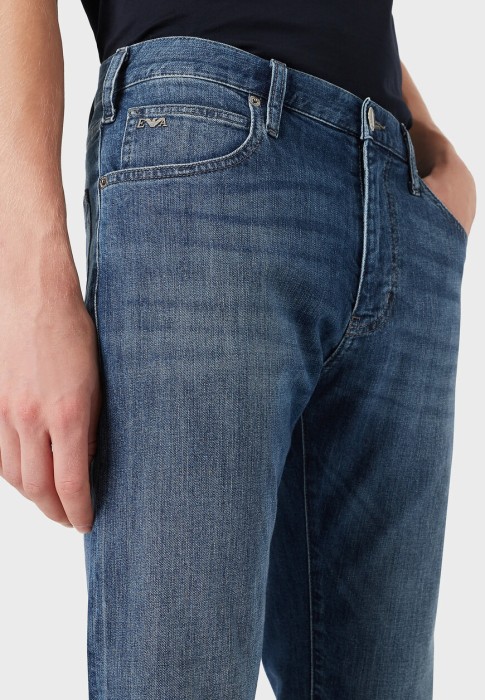 Товар синего цвета с внутренней стороны