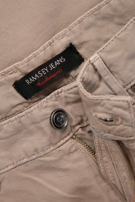 Товар коричневого цвета с внутренней стороны