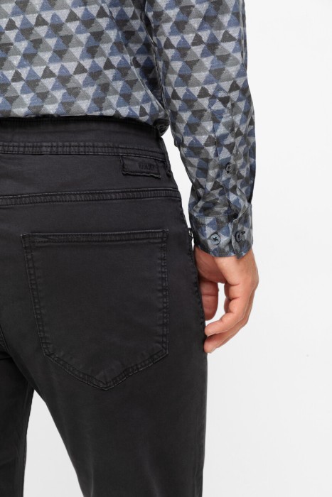 Товар черного цвета с внутренней стороны