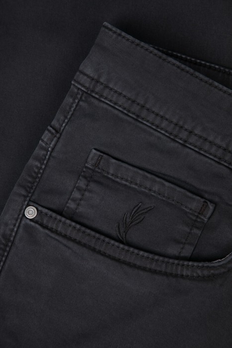 джинсы  универсального стиля с лицевой стороны