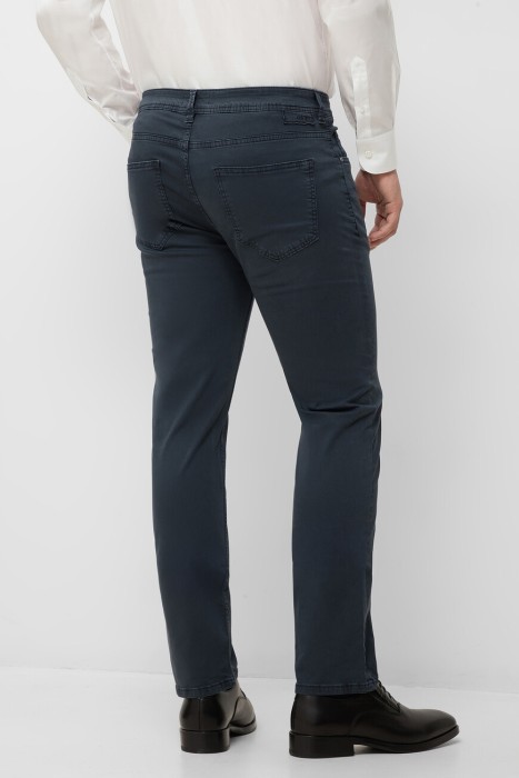 джинсы  по цене 8400 руб вид справа