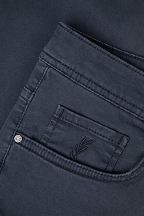 джинсы  повседневного стиля с лицевой стороны