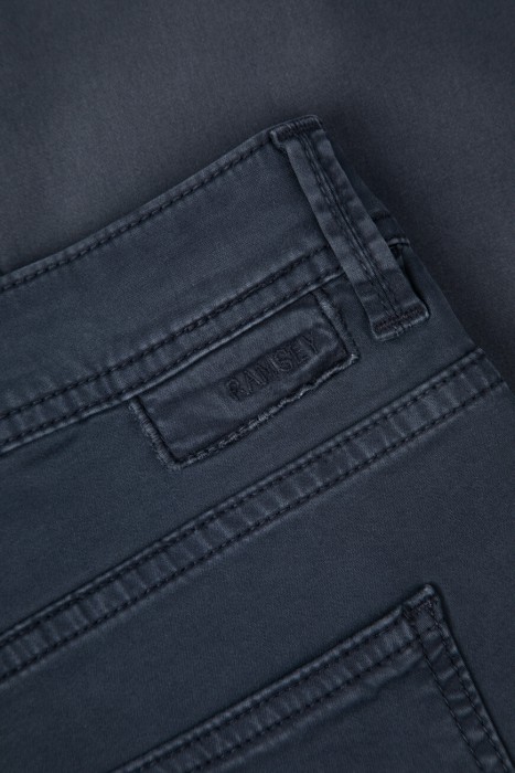 джинсы  для взрослого возраста с изнаночной стороны