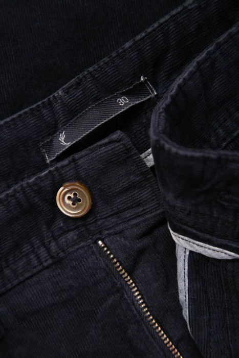 Товар синего цвета с внутренней стороны