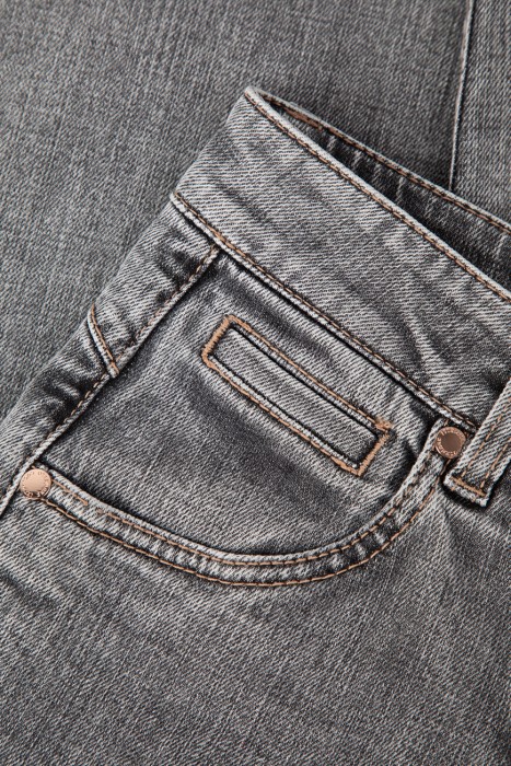 джинсы  универсального стиля с лицевой стороны