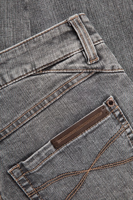 джинсы  для взрослого возраста с изнаночной стороны