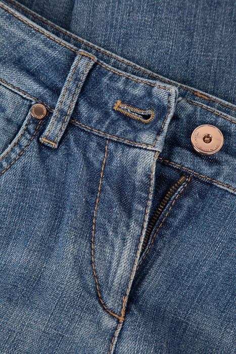 джинсы  из хлопка спереди