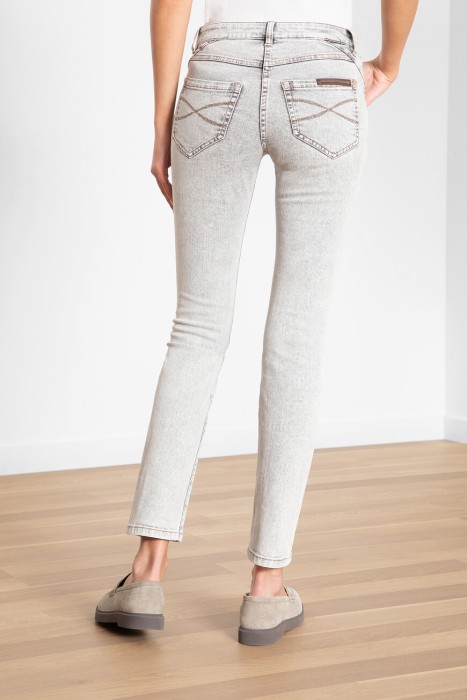 джинсы  от бренда brunello cucinelli вид слева