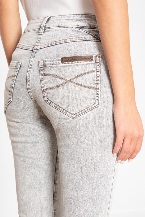 Товар серого цвета с внутренней стороны