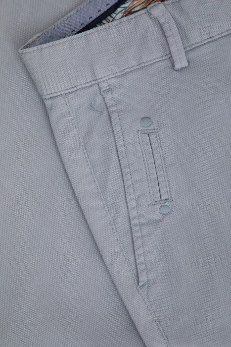 Товар серого цвета с внутренней стороны