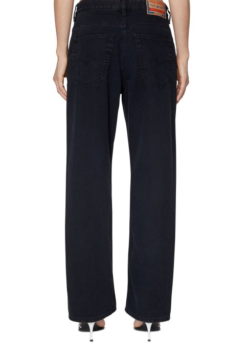 Товар черного цвета с внутренней стороны