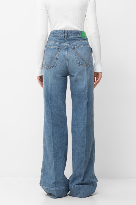 джинсы  от бренда bottega veneta вид слева