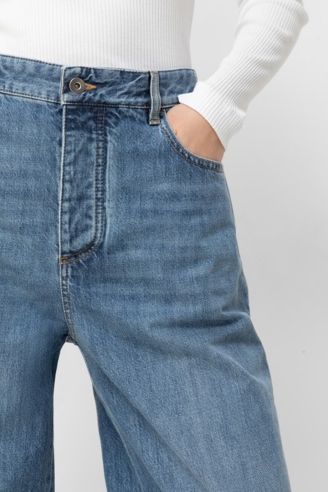 джинсы  из италии вид сбоку