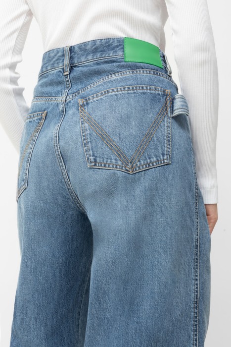 Товар синего цвета с внутренней стороны