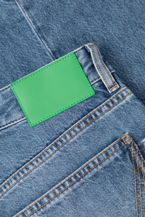 джинсы  классического стиля с лицевой стороны
