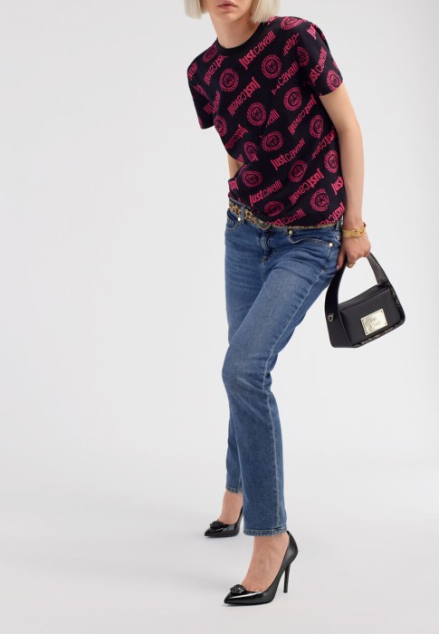 Товар синего цвета с внутренней стороны