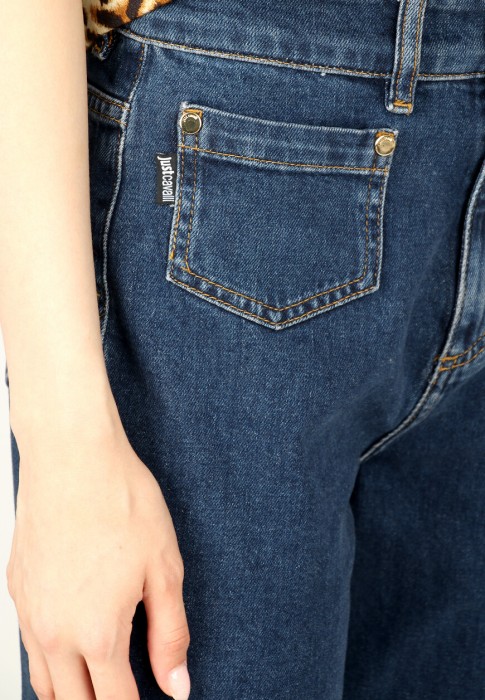 Товар синего цвета с внутренней стороны